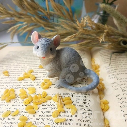 Секреты серой мыши читать. Мышь серая съедобная игрушка. Секреты серой мыши. Серый мышонок книга. Игрушка серый мышонок СССР.