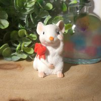 Белая мышка с бантом